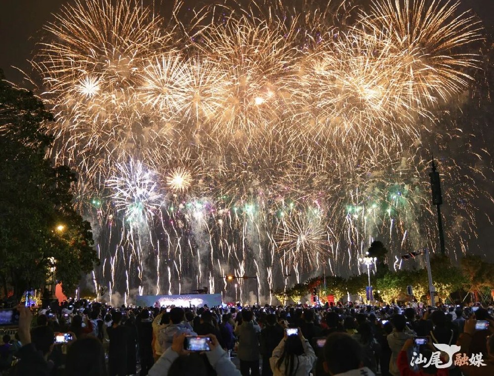 汕尾品清湖春节烟花盛会圆满举行——马踏春潮耀汕尾 焰舞品清贺新春
